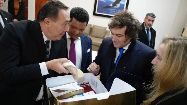 El pastor Jorge Ledesma con el presidente Javier Milei. 
