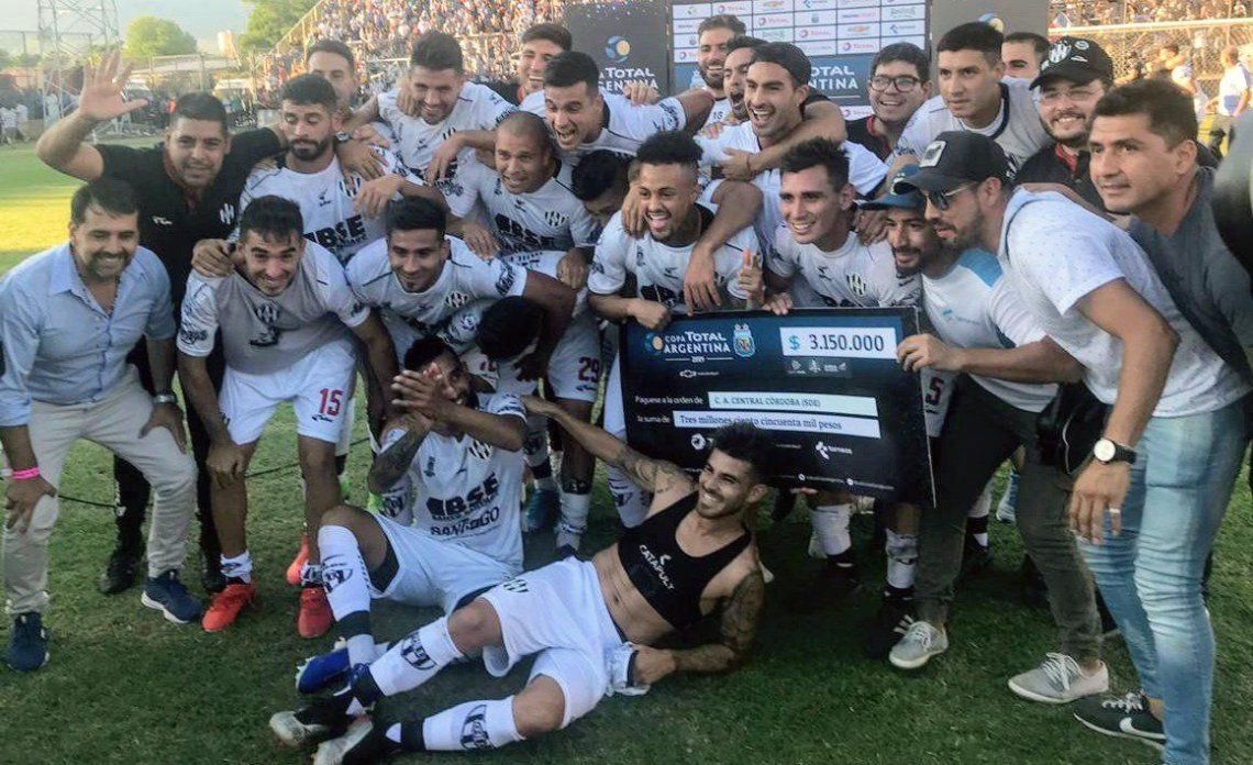 Copa Argentina: Central Córdoba de Santiago del Estero hizo historia al ganarle a Lanús y jugará la final con el vencedor de River-Estudiantes de Buenos Aires