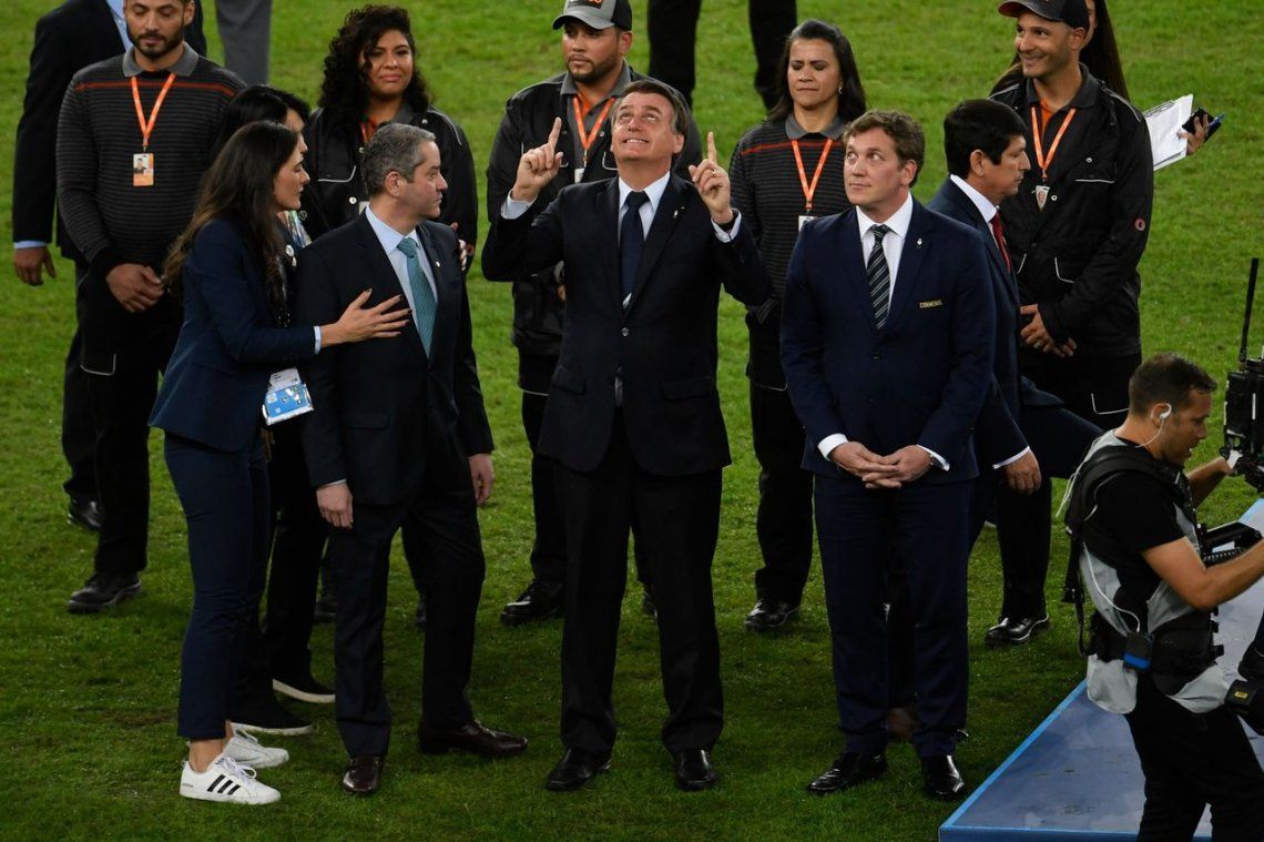 Bolsonaro en la final de la Copa América: abucheos y foto con el plantel