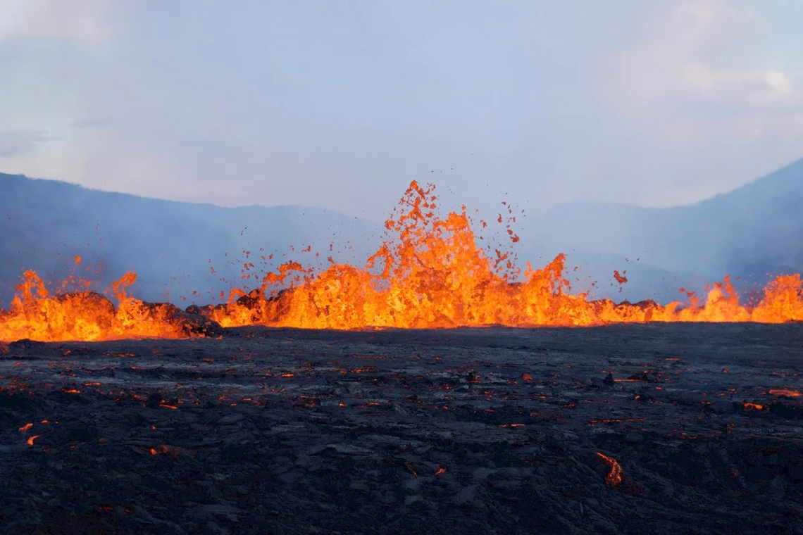 En fotos: el volcán Fagradalsfjall entró en erupción cerca de la capital de Islandia