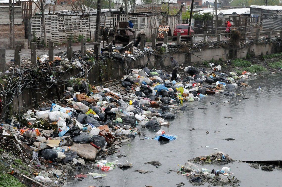 Por la contaminación, aconsejan ni acercarse al arroyo Las Piedras