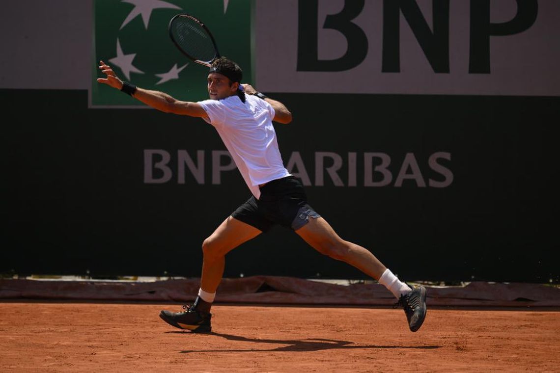 Tomás Etcheverry avanzó a la tercera ronda de Roland Garros.