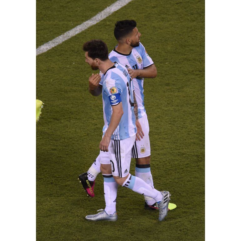 Agüero y Romero, los únicos que hablaron de la renuncia de Messi