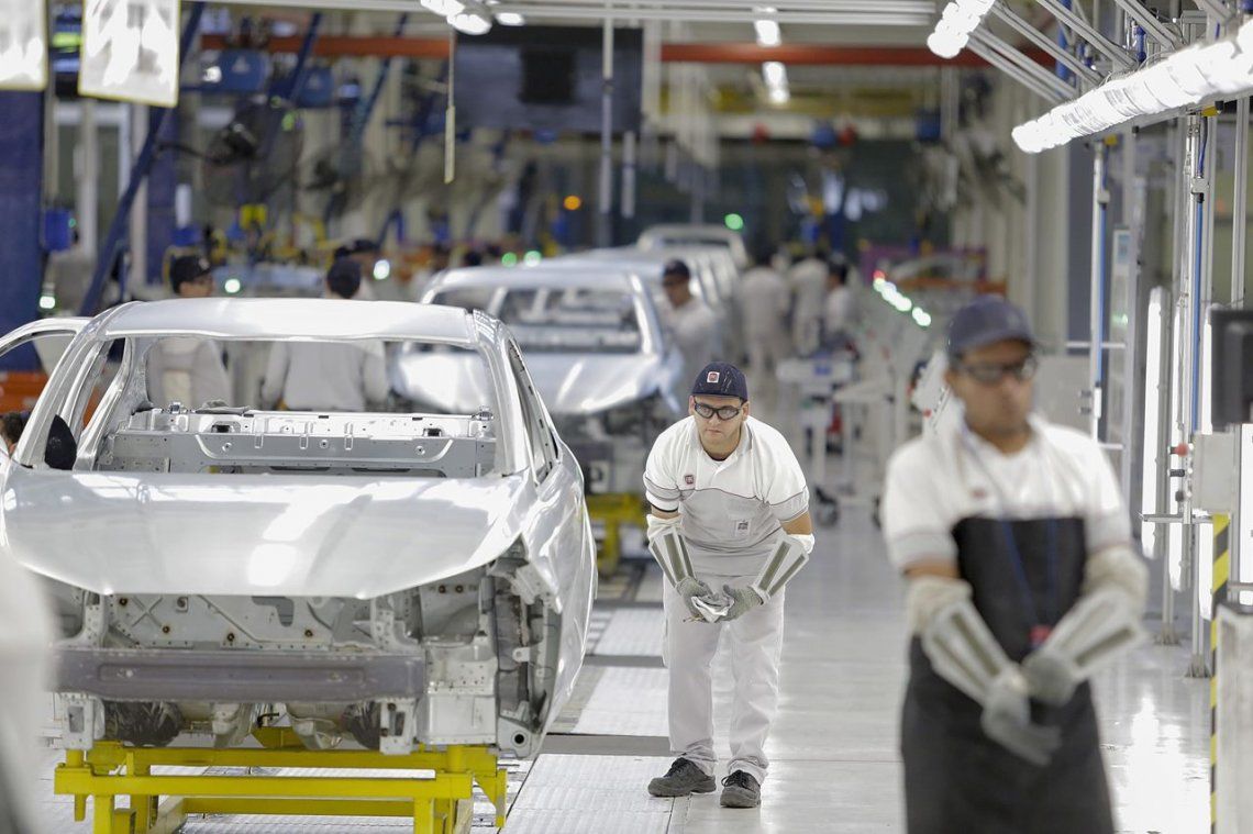Fiat, Renault y General Motors suspenden a 5.500 operarios