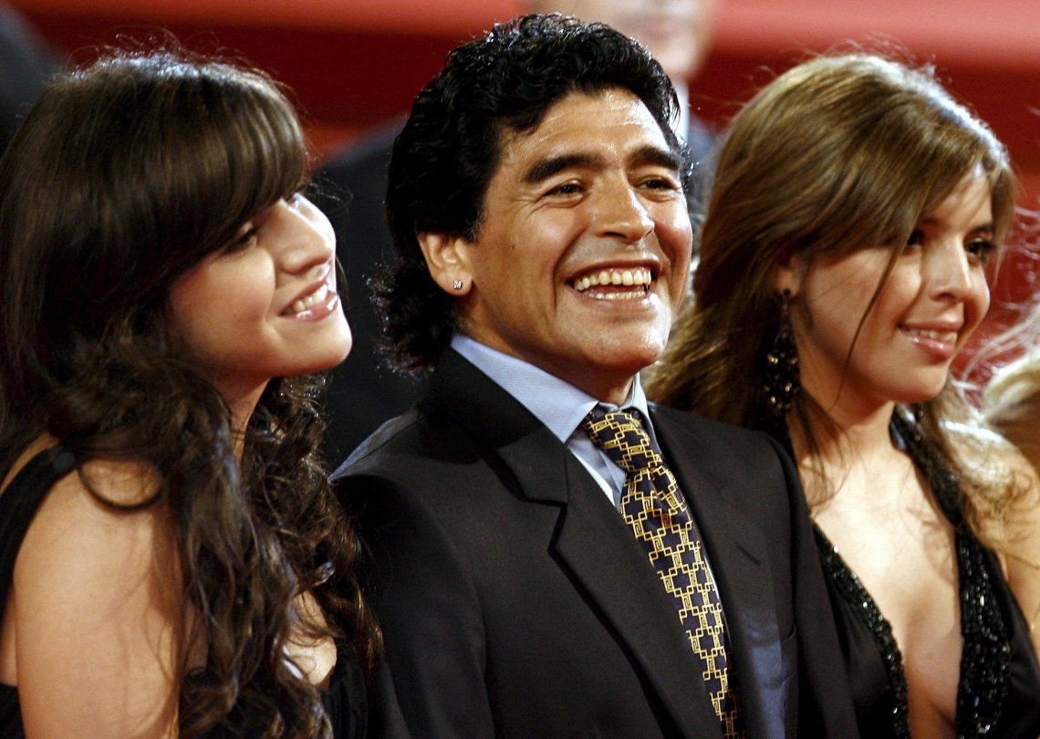 Gianinna y Dalma Maradona recordaron a su papá. 