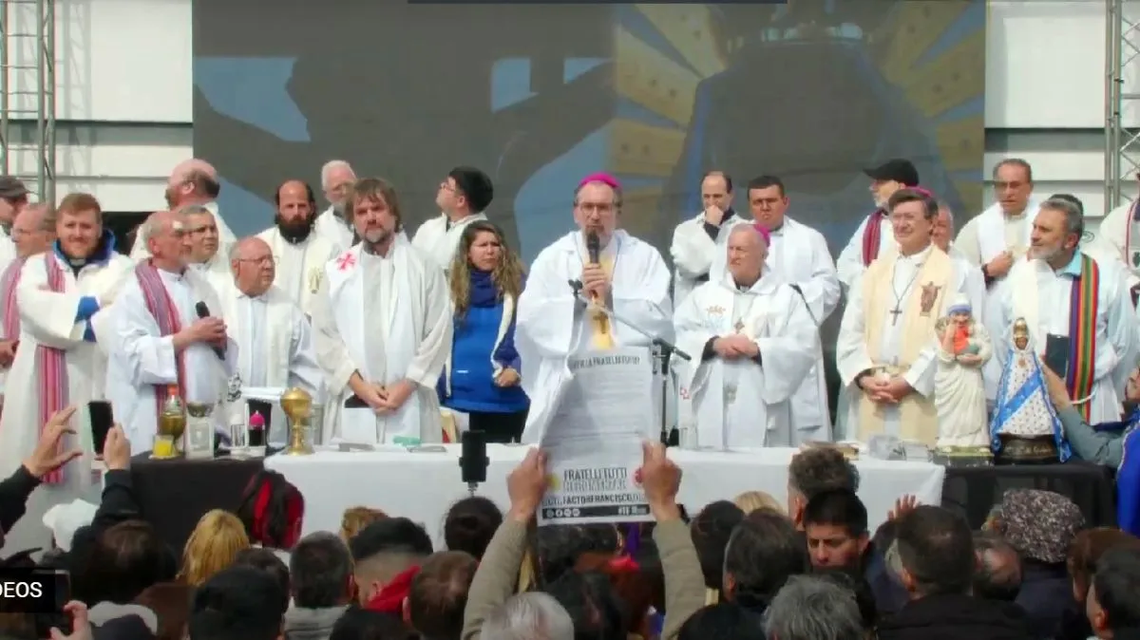 Misa en apoyo al Papa Francisco por los insultos vergonzosos de Milei