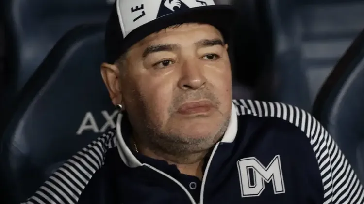 La querella sostiene que Maradona fue asesinado y apuntan al equipo médico