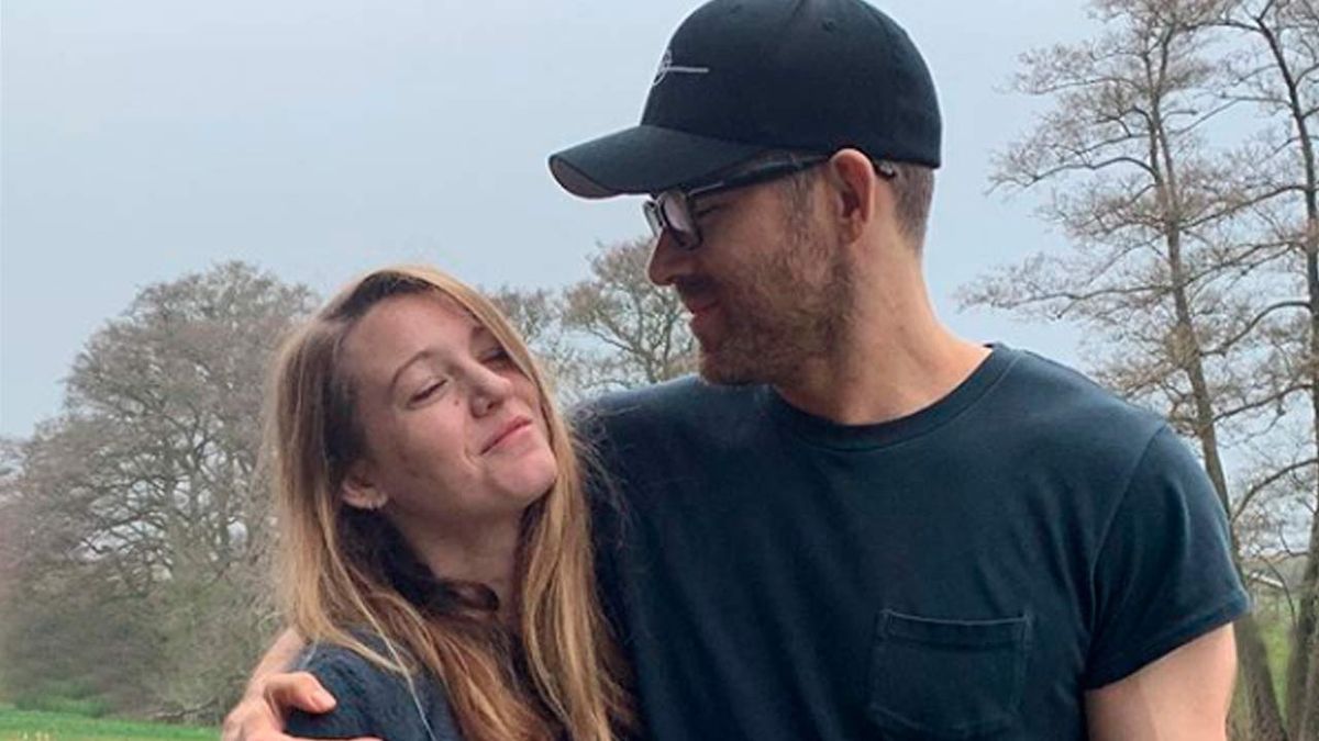 Un Clásico Ryan Reynolds Celebró El Cumpleaños De Su Esposa Blake Lively Con Sus Peores Fotos 