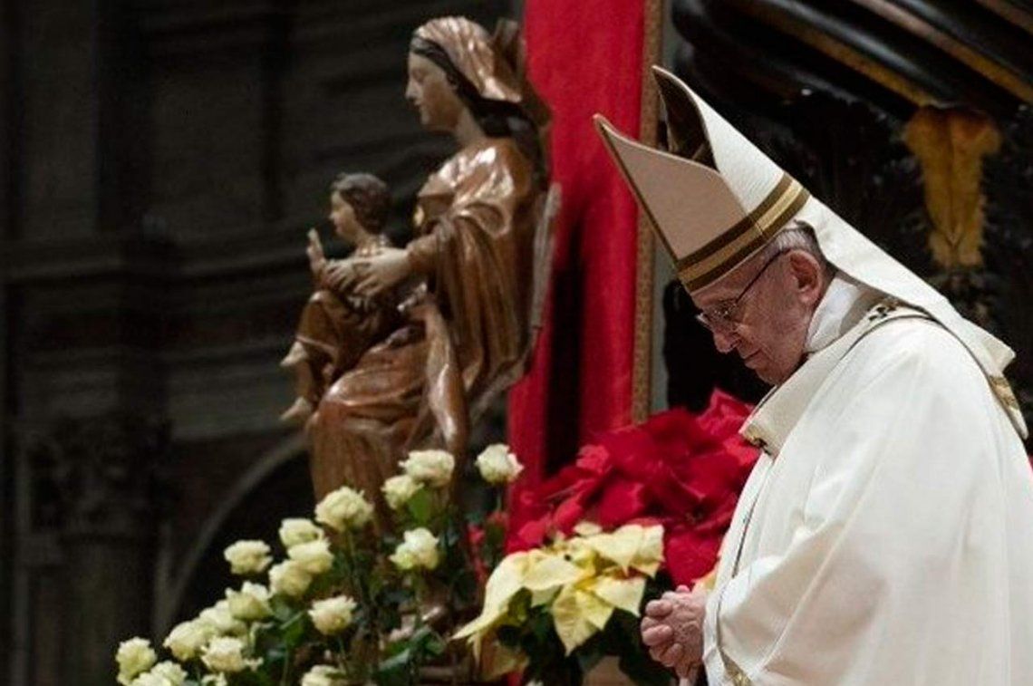 En la Misa de Gallo, el papa Francisco dijo que Dios llega gratis