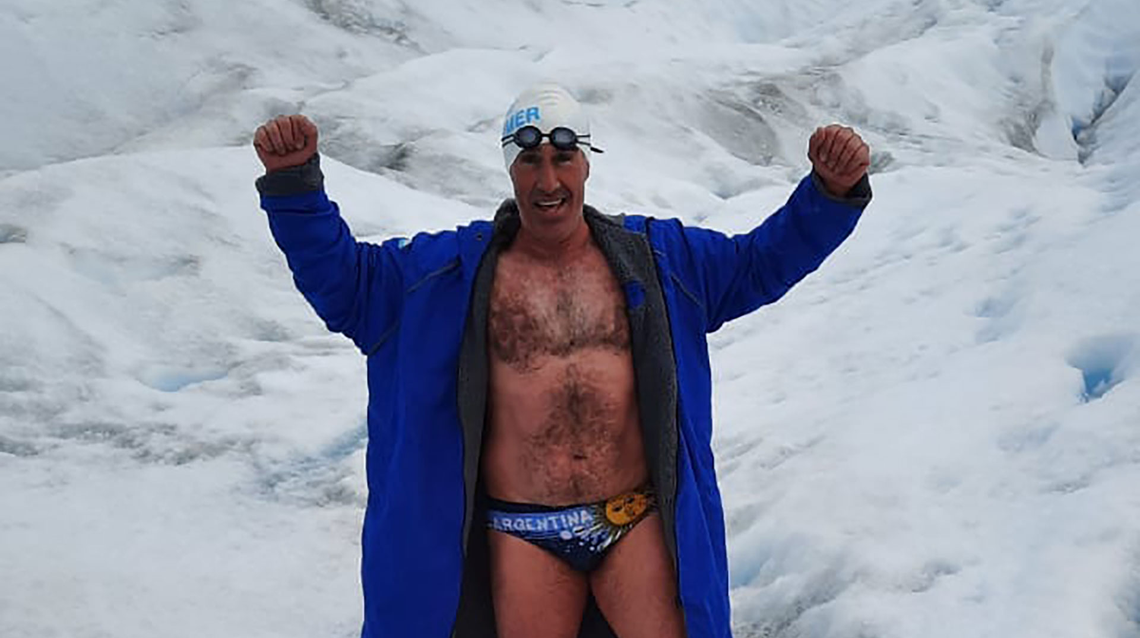 Nadador quilmeño desafía temperaturas extremas