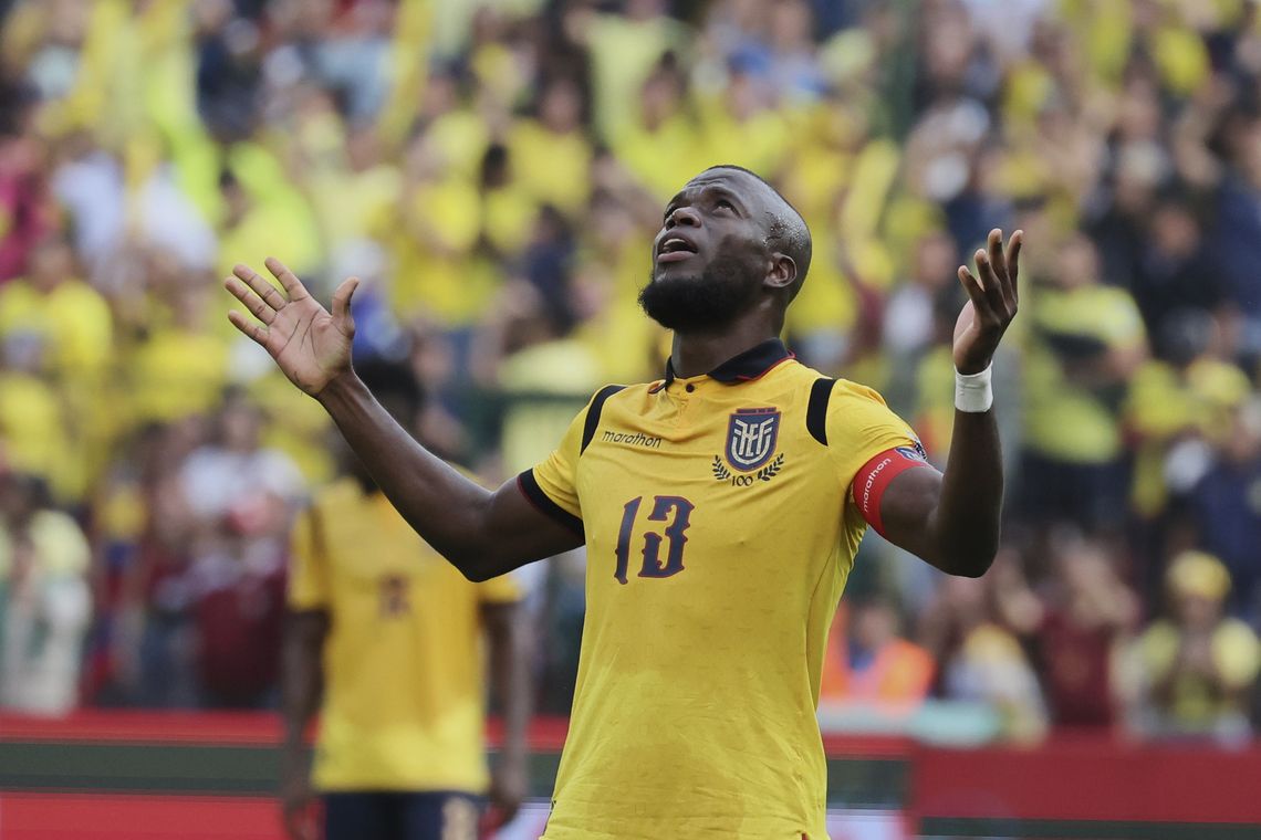 Enner Valencia marcó los dos goles del triunfo de Ecuador sobre Venezuela.