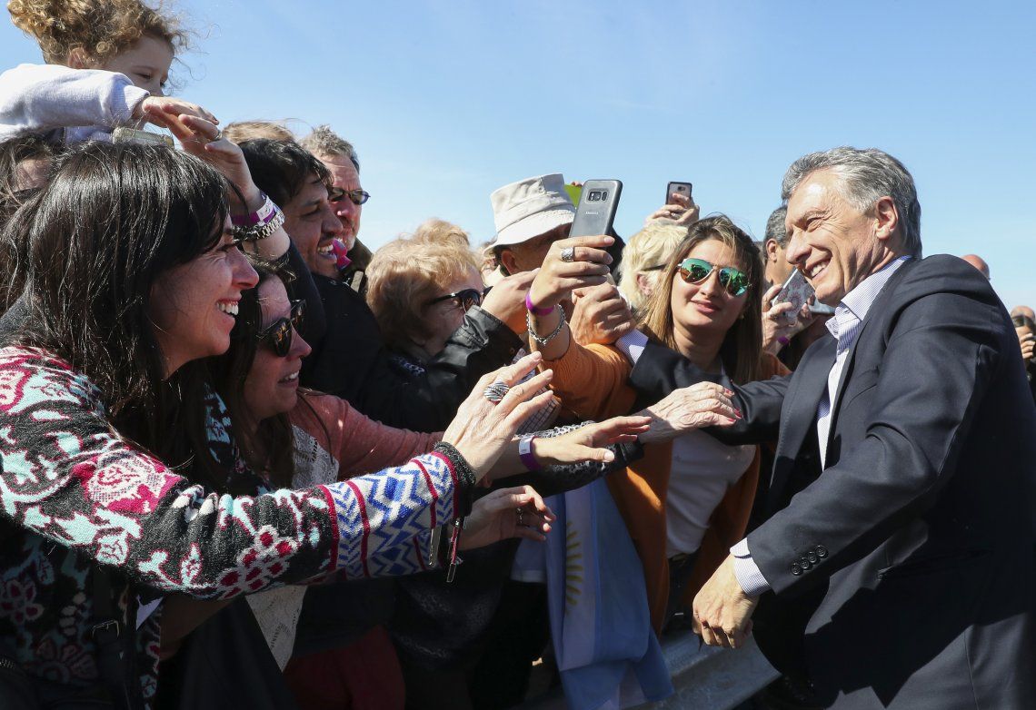 El presidente Mauricio Macri recorrió las obras en la Ruta 8