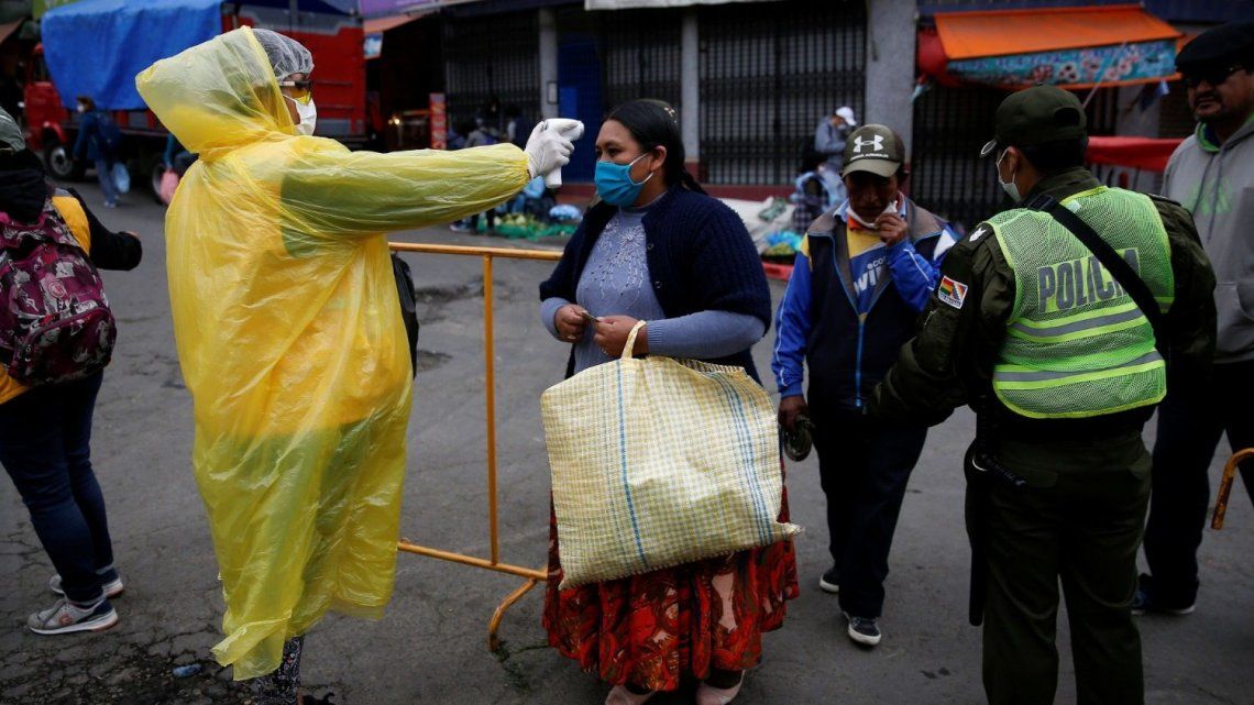 Bolivia: colapso sanitario por el coronavirus y dificultades para hallar cementerios para las víctimas