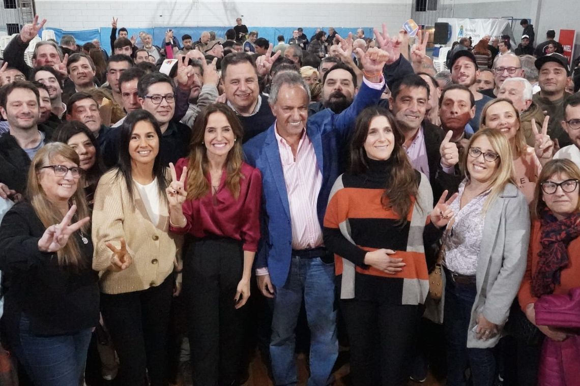 Scioli y Tolosa Paz se mostraron junto a referentes de la Qunta Selección Electoral de la provincia de Buenos Aires.