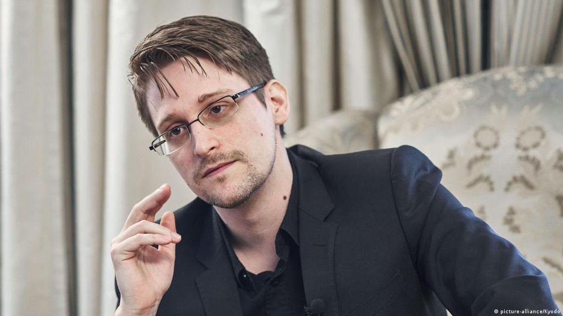Edward Snowden es ciudadano de Rusia