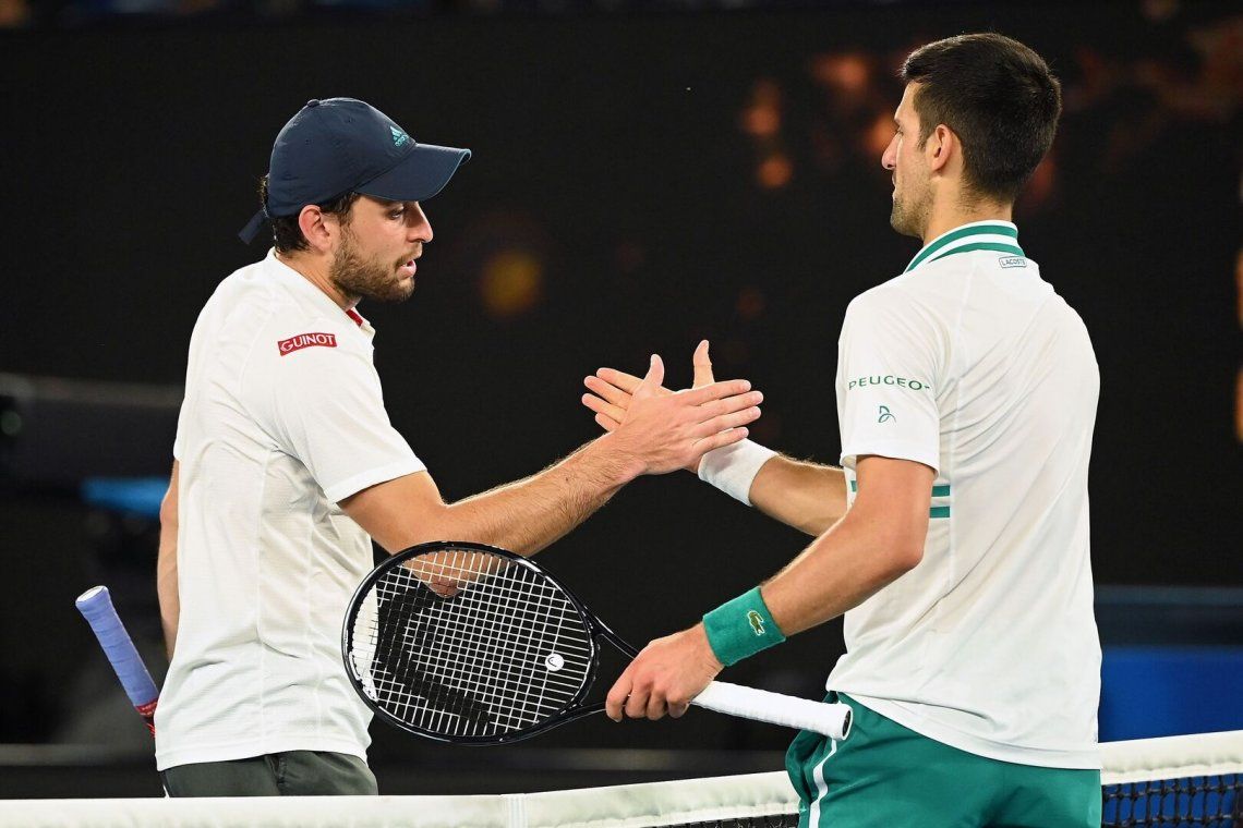 Novak Djokovic fue una máquina y derrotó a Aslan Karatsev