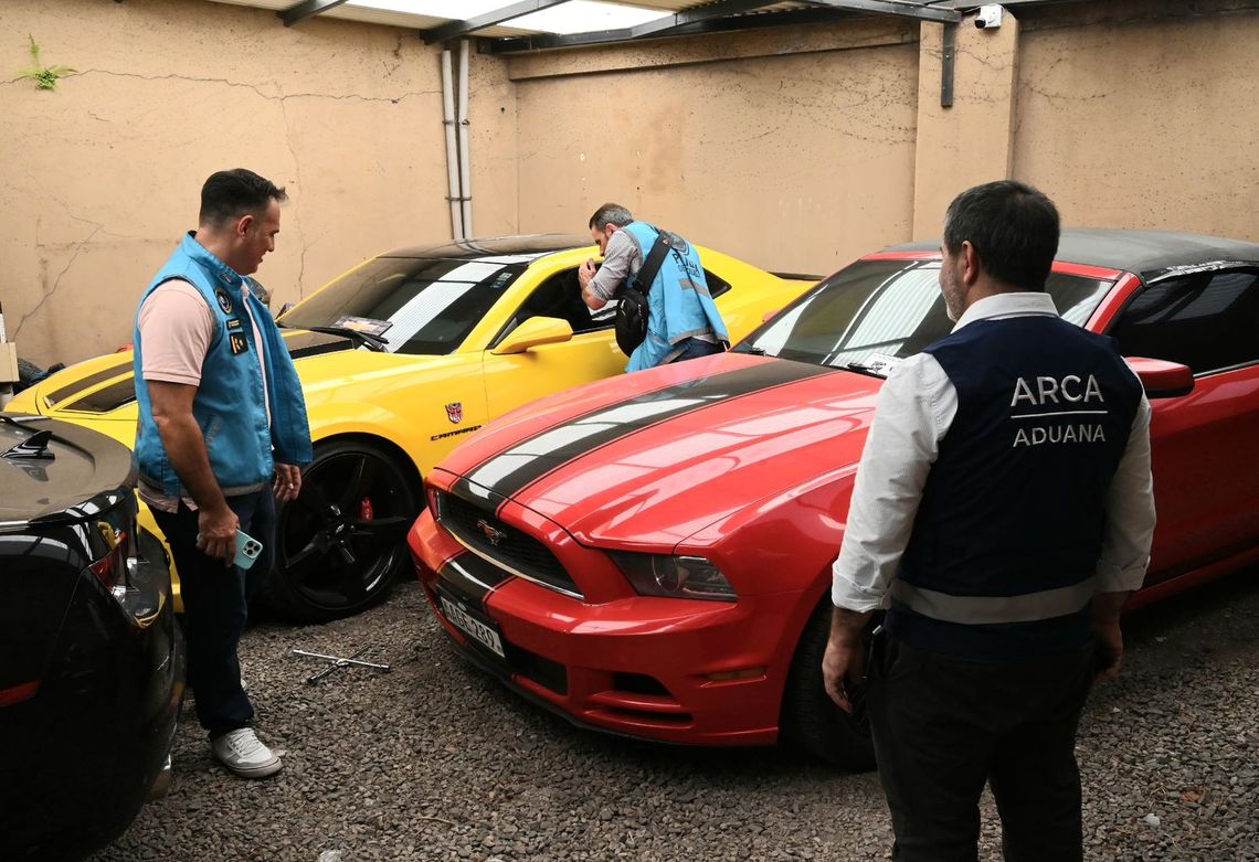 Los vehículos estaban radicados en Paraguay y eran utilizados en Argentina para alquiler y producciones. Los vehículos estaban radicados en Paraguay y eran utilizados en Argentina para alquiler y producciones.