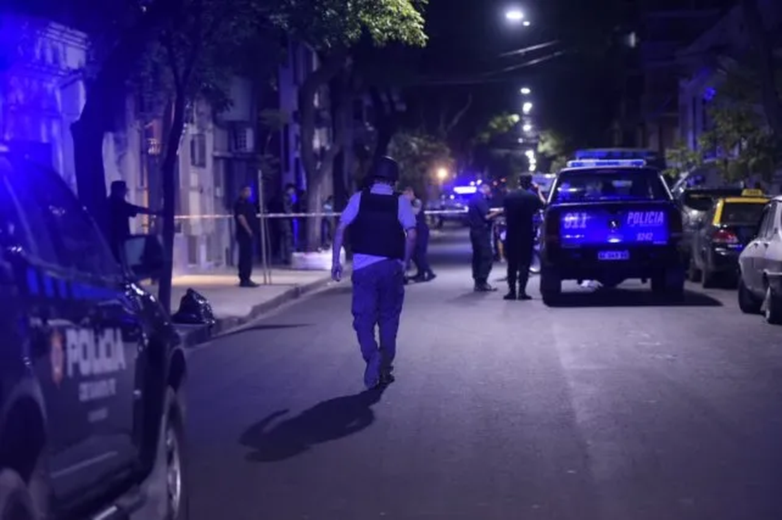 Un policía fue asesinado por sicarios que ingresaron a un hospital de Rosario.