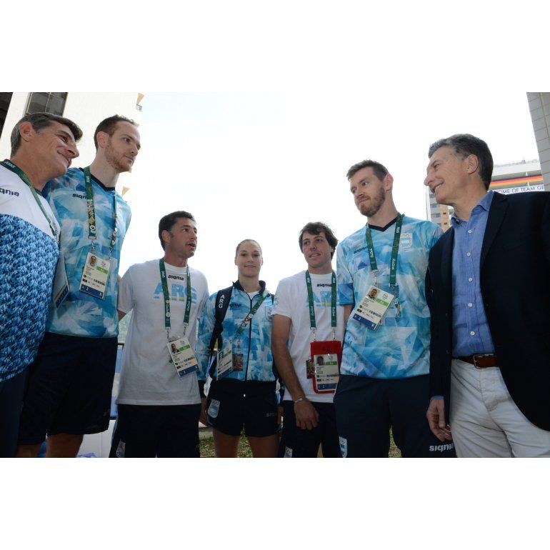 Macri visitó a los atletas argentinos en la Villa Olímpica