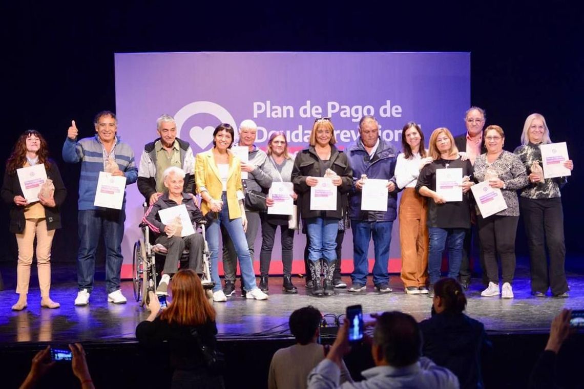 Mayra y Fernanda Raverta entregaron más de 650 resoluciones jubilatorias a personas mayores de Quilmes