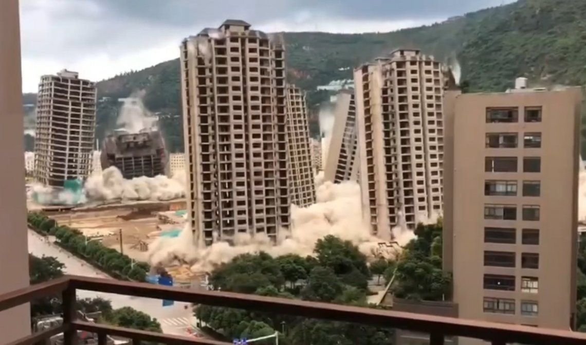 Video: demuelen en China 15 edificios simultáneamente