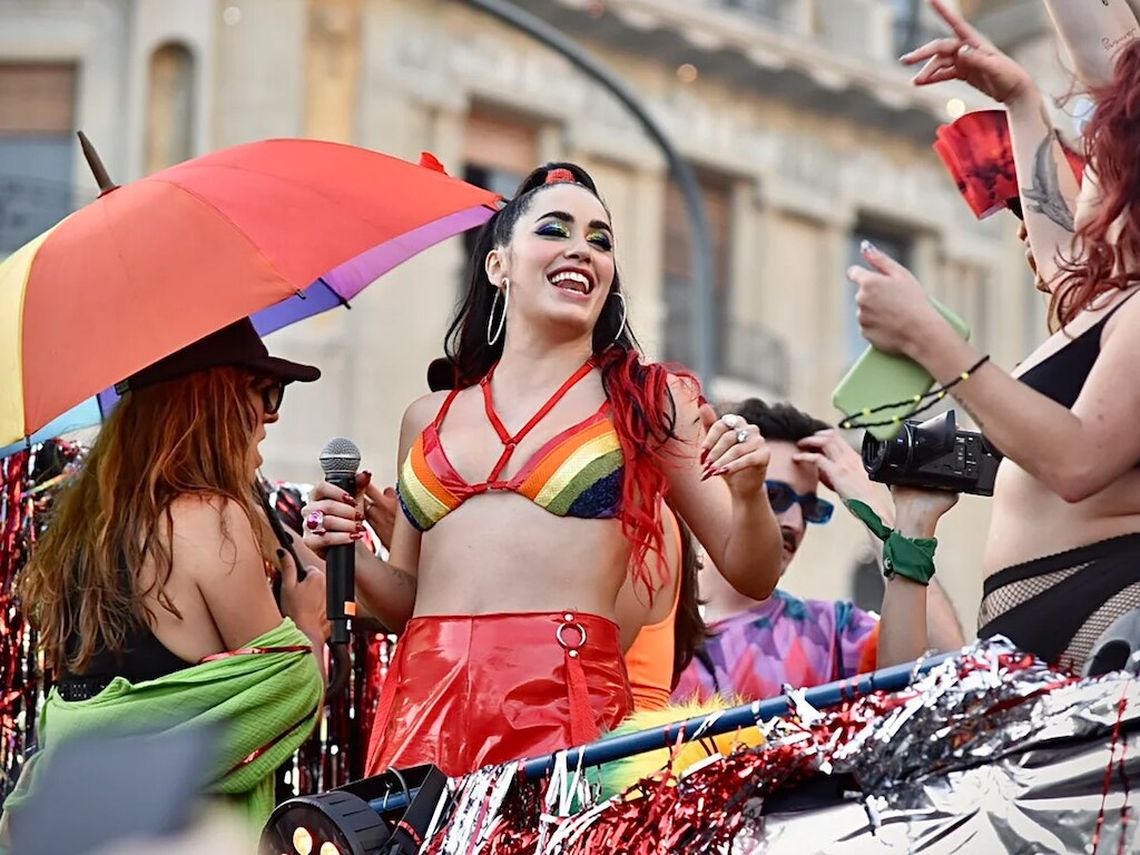 Lali Espósito ovacionada en la Marcha del Orgullo de la Ciudad de Buenos Aires
