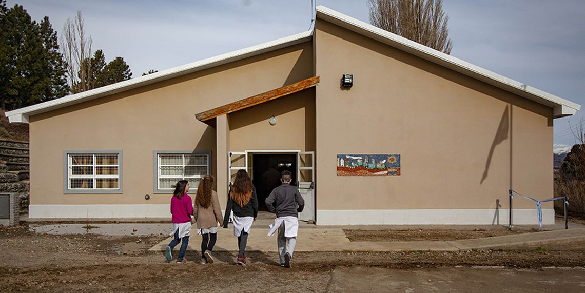 Conectarán 1.500 escuelas rurales bonaerenses con internet satelital