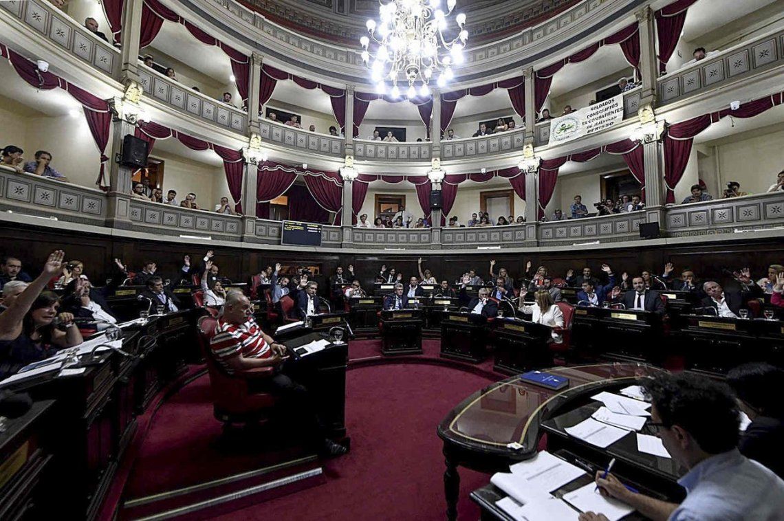 En la Legislatura bonaerense se analizará desdoblar elecciones.