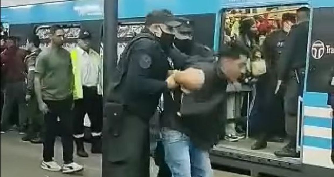 Batalla campal en un vagón de tren en la estación de Morón.