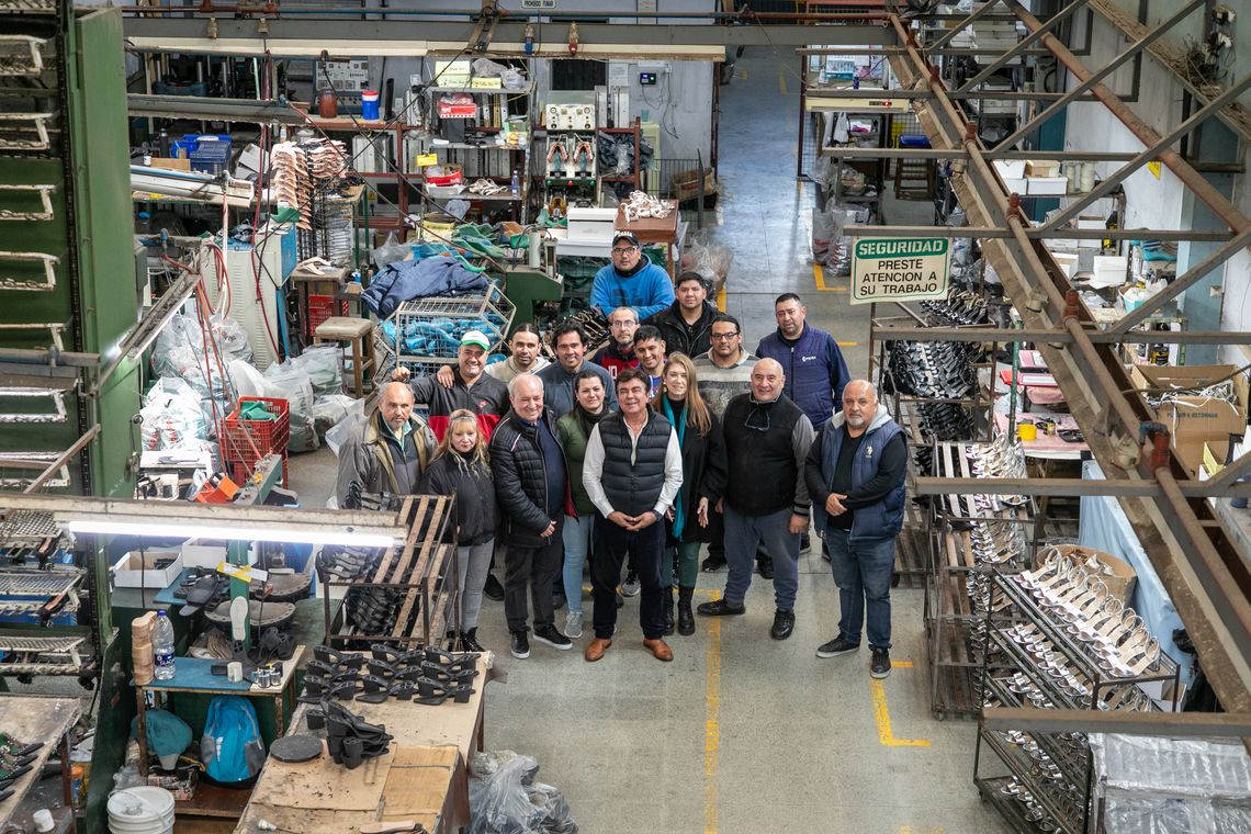 Fernando Espinoza celebró el Dia de la Industria en una fábrica del municipio