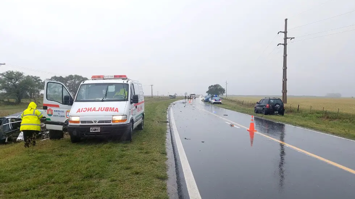 Córdoba: Dos Muertos En Un Choque Frontal Entre Un Auto Y Camión