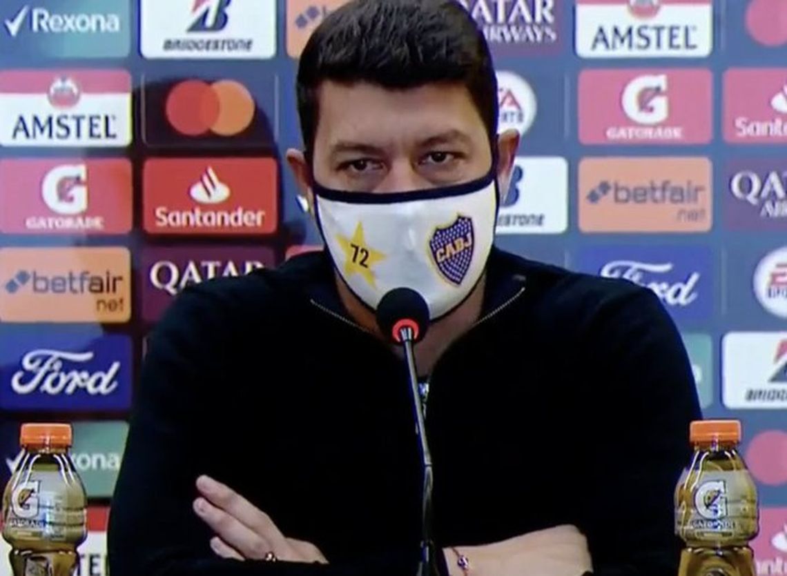 Battaglia durante la conferencia de prensa tras la eliminación de Boca.
