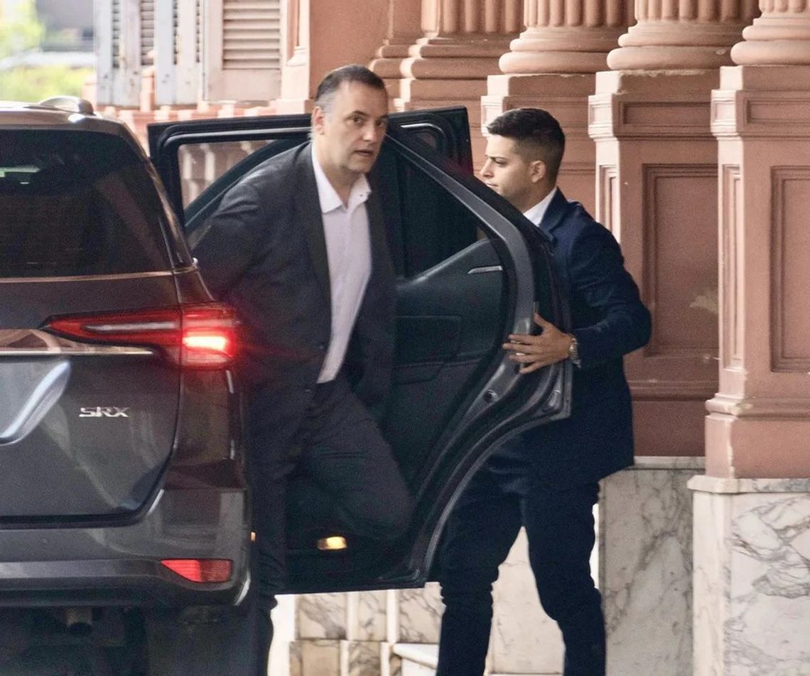 Manuel Adorni, vocero y jefe de Gabinete, en el centro de la polémica por una investigación por presunto enriquecimiento ilícito. Manuel Adorni, vocero y jefe de Gabinete, en el centro de la polémica por una investigación por presunto enriquecimiento ilícito.