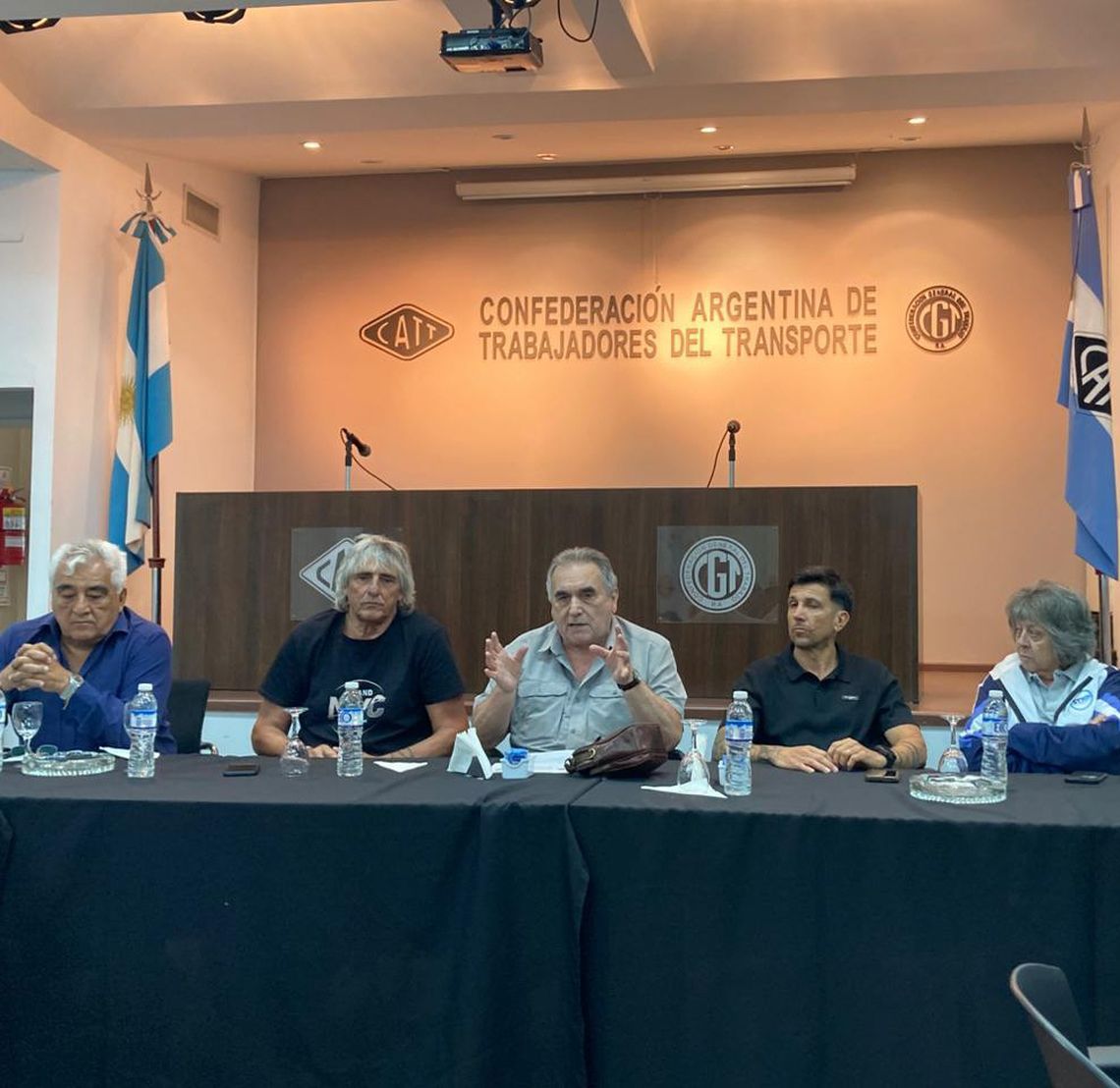 Los gremios del transporte apuntan a reducir la circulación en pleno debate legislativo y presionar contra la reforma laboral impulsada por el Gobierno. 