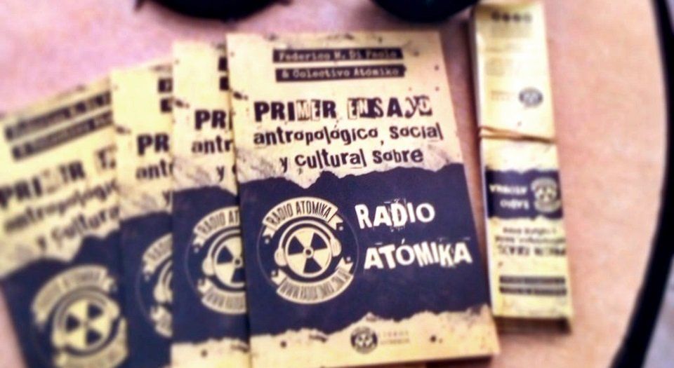 Presentan el libro Primer ensayo antropológico, social y cultural sobre Radio Atómika.