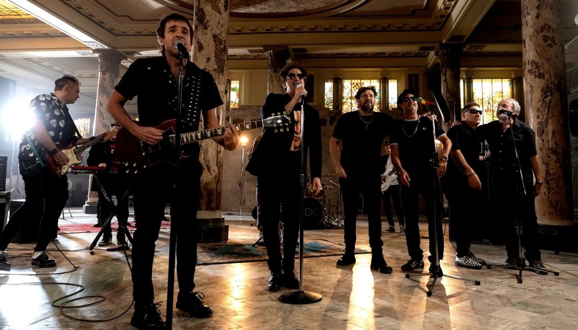 Los Auténticos Decadentes, en acción.