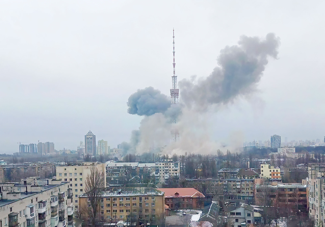 Rusia atacó una torre de televisión en Kiev