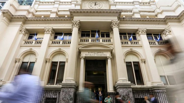 Banco Central: investigan a funcionarios por supuestas maniobras con el dólar