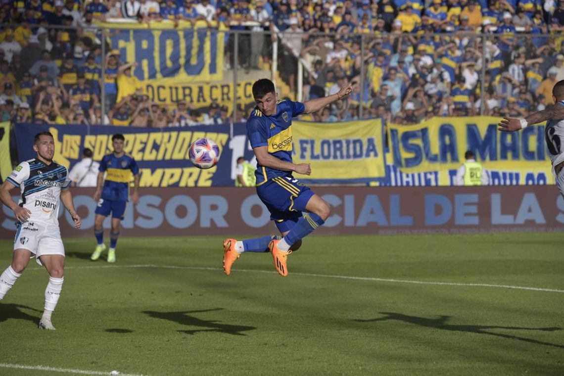 Ezequiel Bullaude convirtió su primer gol en Boca Juniors ante Almagro.