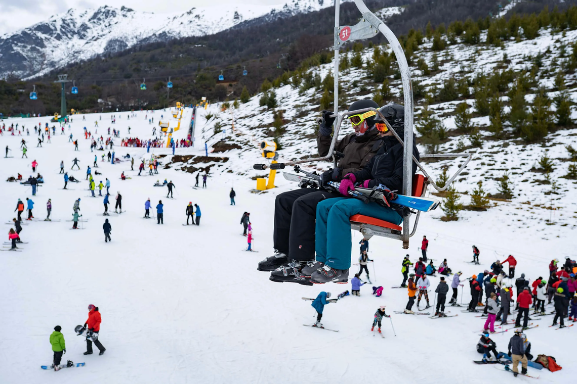 Los centro de esquí se preparan para el inicio de la temporada invernal.