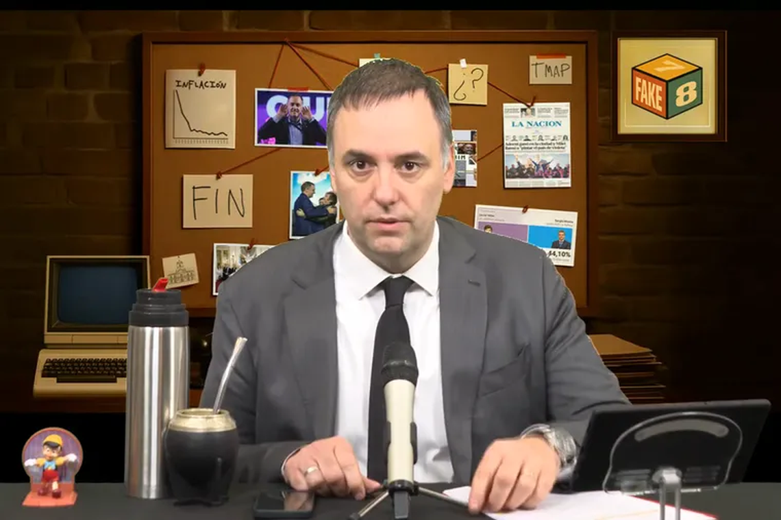 El debut fue transmitido en vivo desde su canal personal de YouTube