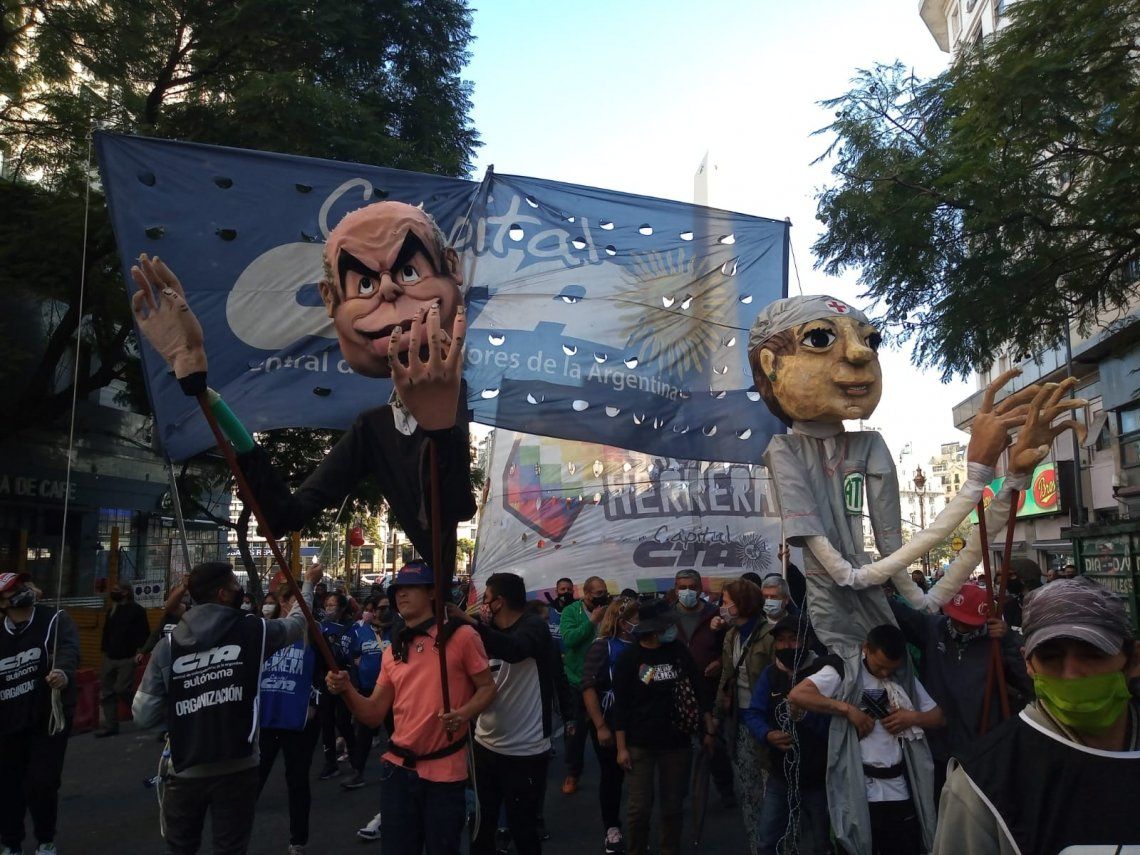 Representantes de la CTA Autónoma y de ATE se concentran y protestan en el Obelisco. Archivo.