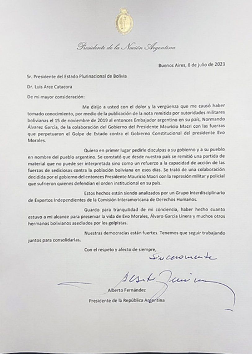 Macri envió armas a Bolivia y Fernández se pronunció a respecto. 