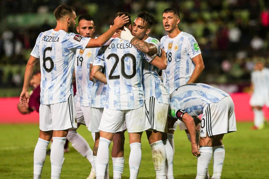 Argentina festejó en Venezuela y sigue a paso firme.