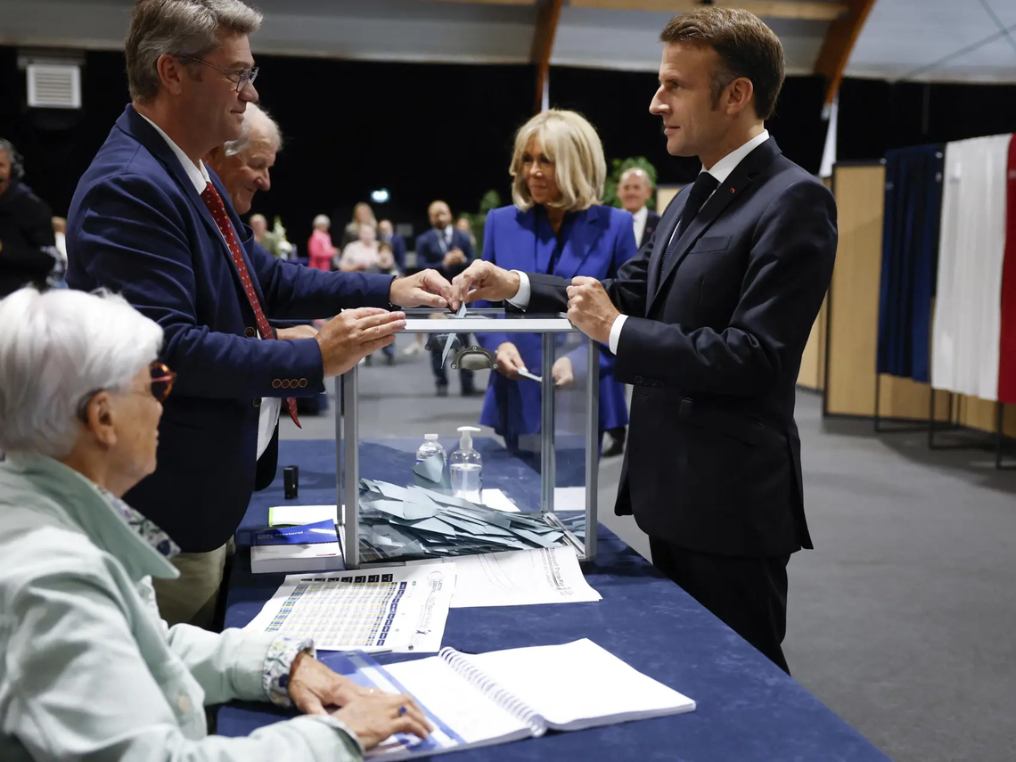 Emmanuel Macron reclamó prudencia después de conocerse los primeros cómputos.