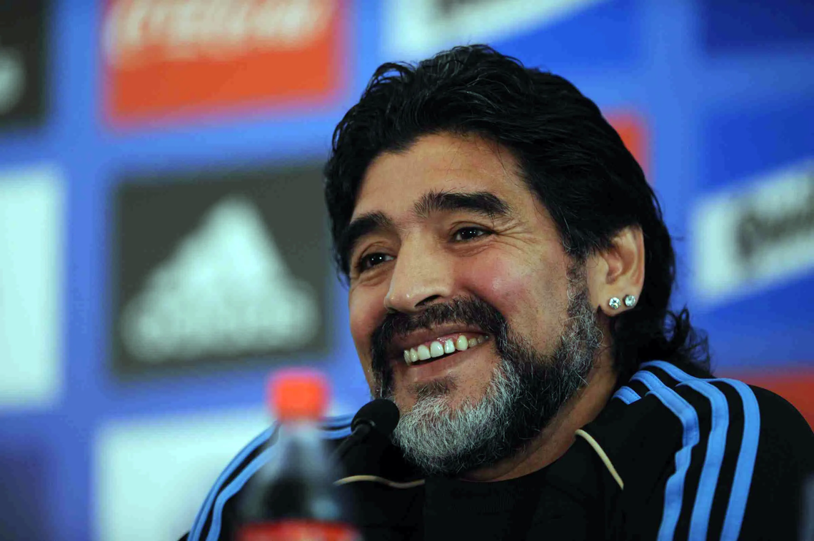 Nueva aparición de Diego Maradona en Nápoles en la previa de Argentina-Países Bajos.