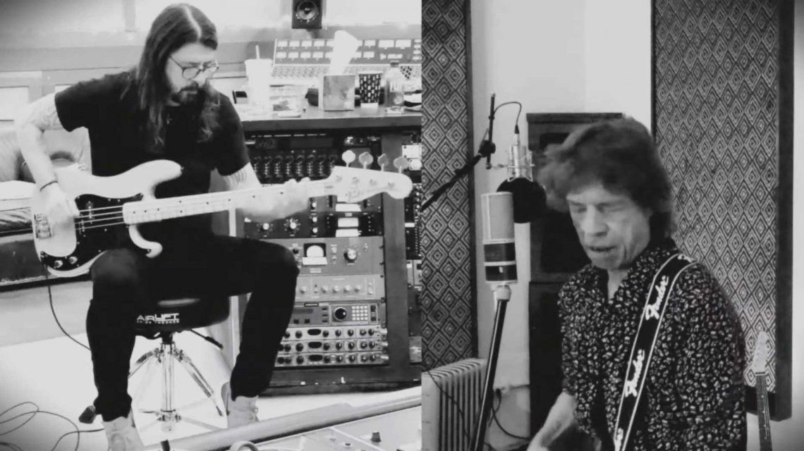 El líder de los Rolling Stones, Mick Jagger, junto a Dave Grohl de Foo Fighters