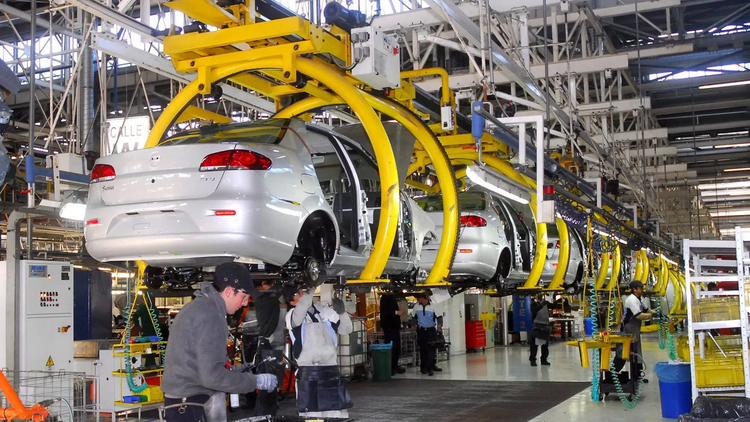 La producción automotriz registró un repunte frente a enero, pero sigue 30,1% por debajo de los niveles de febrero de 2025.