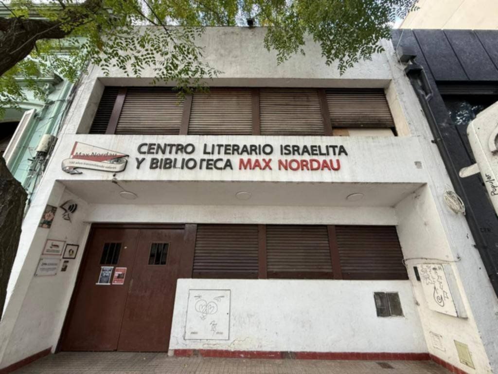 La Plata: arrojaron una bomba molotov contra el Centro Literario Israelita