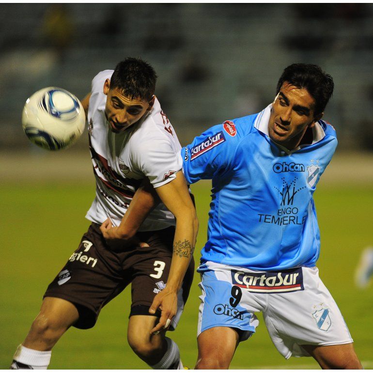 Balearon en la rodilla al futbolista Mariano Campodónico